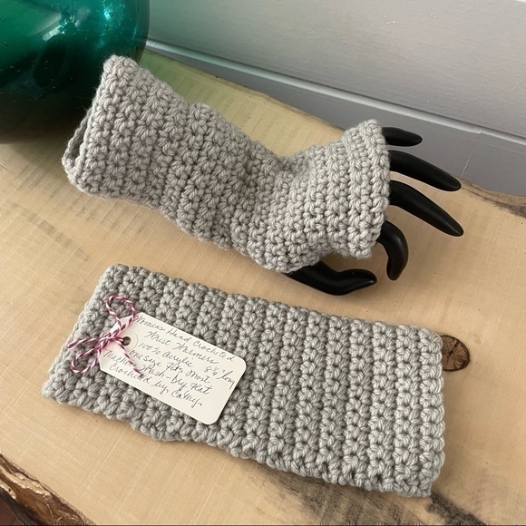 2/$49 Handmade Gaming Texting Fingerless Gloves Cool Grey Outdoor Women’s Gift - Picture 1 of 3